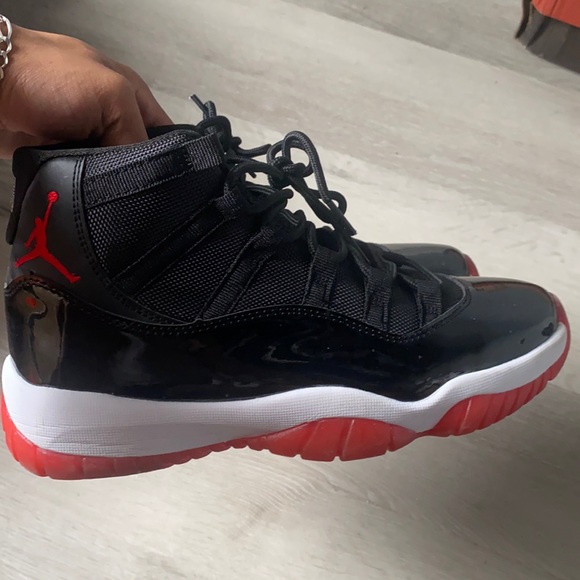 Bred 11s jordans size 8.5 new only work twice - Picture 1 of 4